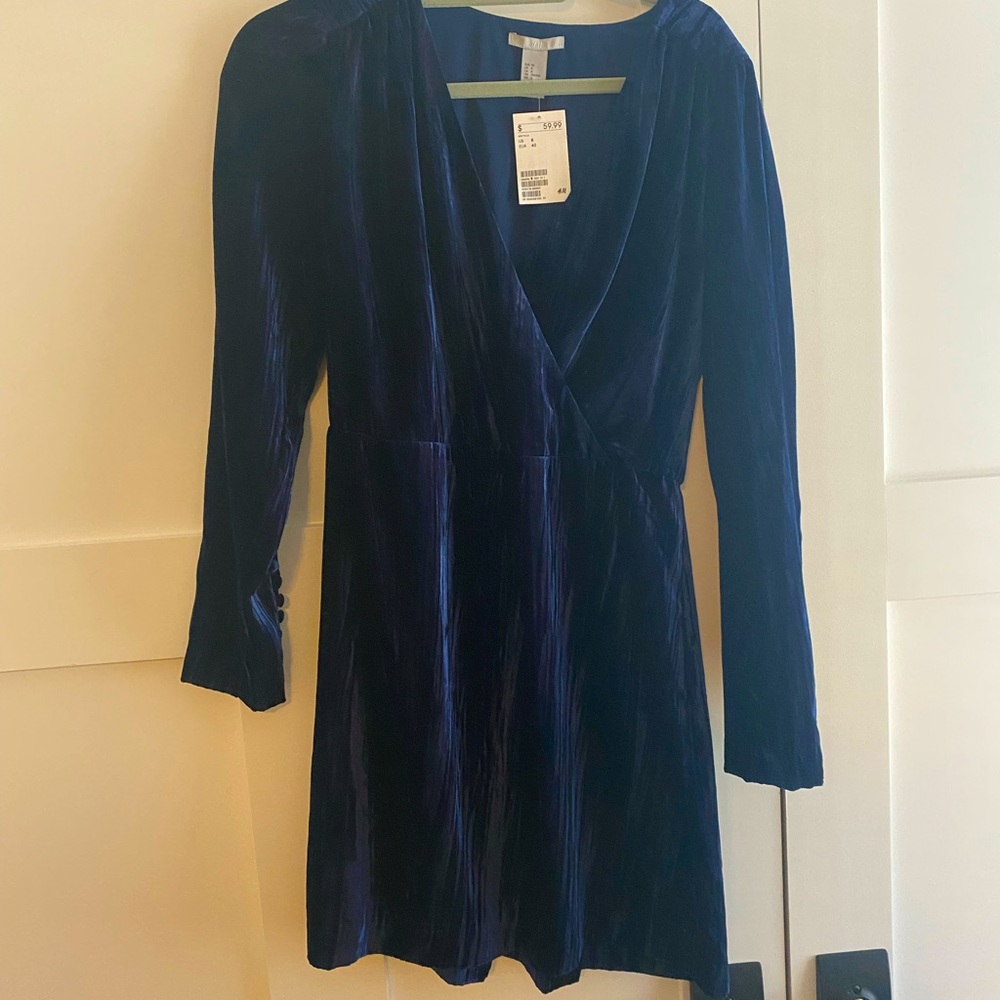 H&M velvet navy dress with button detailed sleeves size 8 new with tags